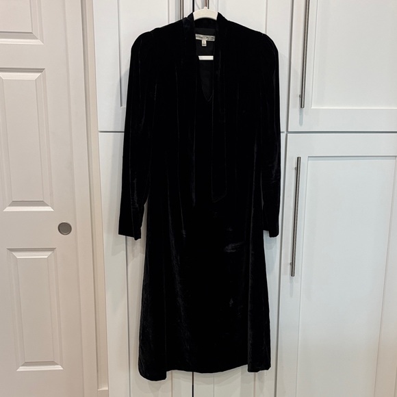 Banana Republic x Olivia Palermo Velvet Black Long Sleeve Dress - Picture 2 of 4
